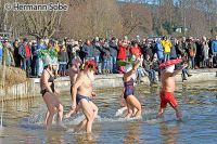 Velden Neujahrschwimmen im Casino Bad 30   Foto Hermann Sobe